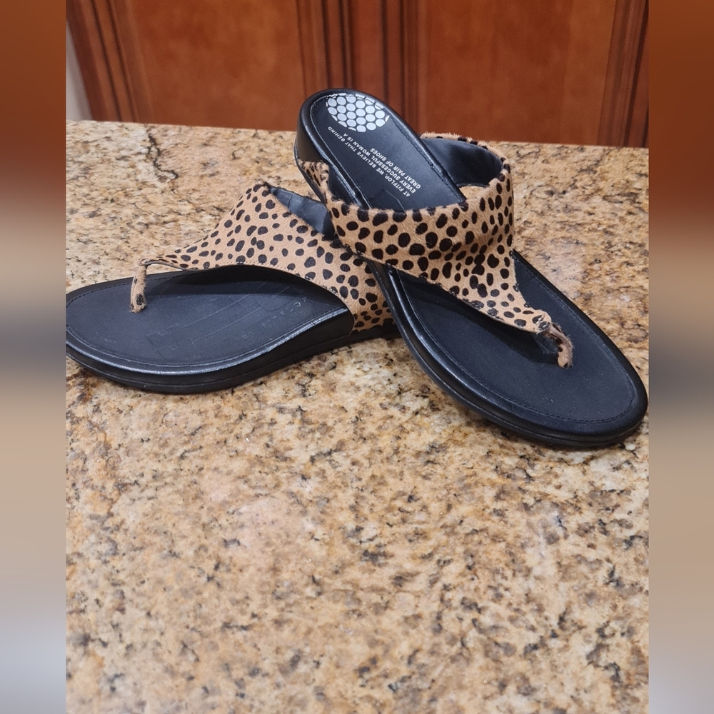 Fitflop Calf Hair Animal Print Women's Thong Sandals EUC Size EUR 39(US 8-8.5)